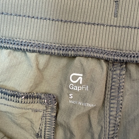 Gap Fit Womens Athletic Short - Picture 3 of 6